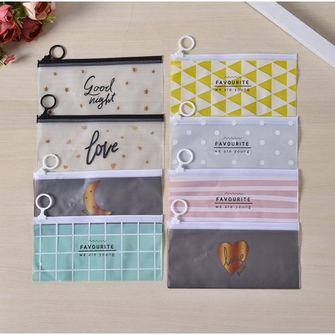 

Tempat Pensil Transparan Ziplock Karakter Serbaguna Pencil Case - LOVE POLOS