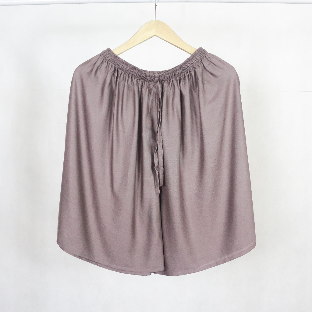 garansi celana pendek wanita super jumbo motif polos / celana pendek wanita selutut