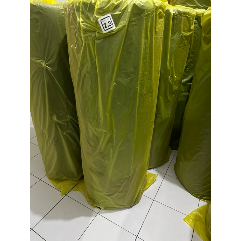 

BUBBLE WRAP HITAM 2.3 KG 125CM X 50CM