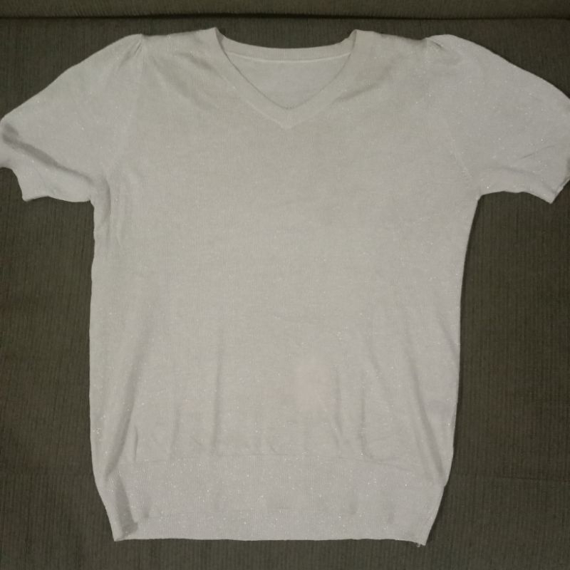 Baju atasan wanita vneck rajutan ada glitter preloved warna cream