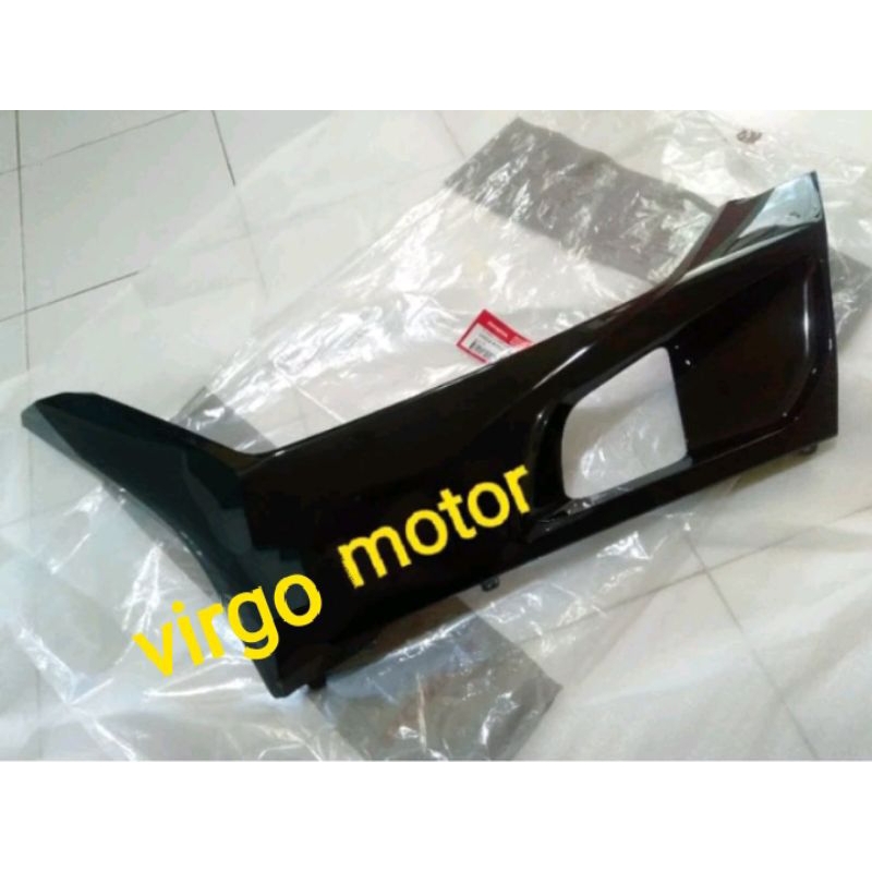 COVER PIJAKAN KAKI KIRI PCX160 HITAM GLOSSY DEK KIRI BAWAH PIJAKAN KAKI PCX160 HITAM GLOSSY ORIGINAL