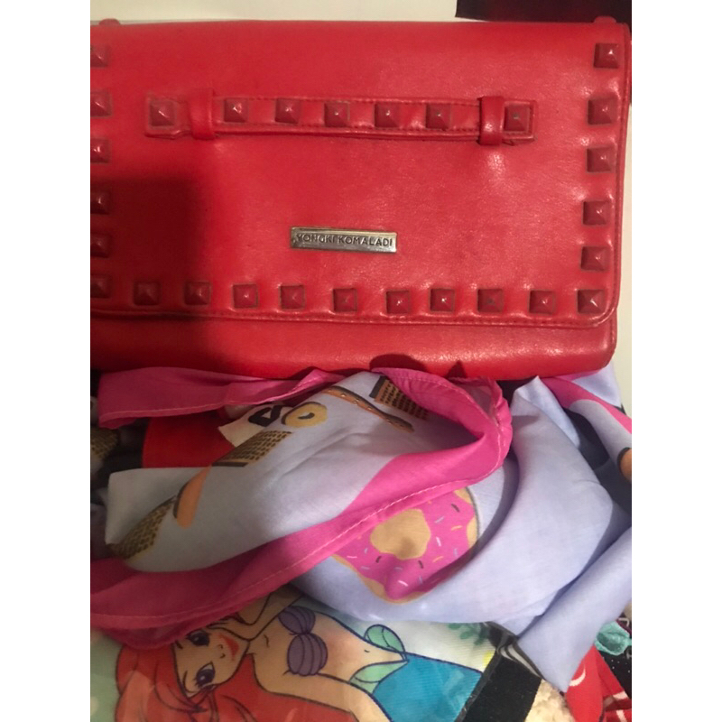 Yongki komaladi merah tas