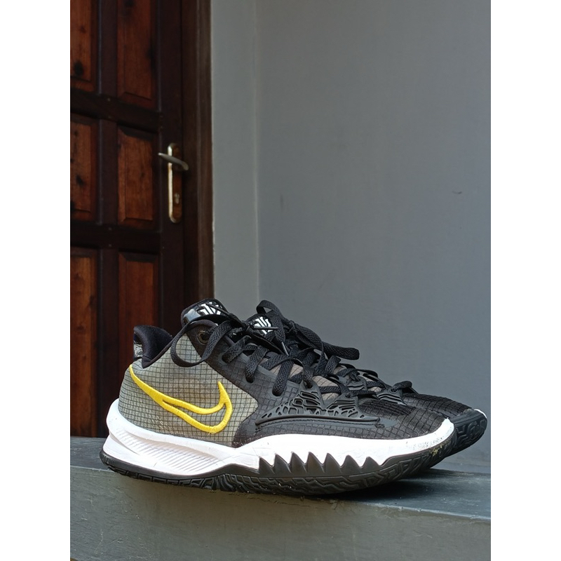 Nike Kyrie 4 Low “TAKASHI”