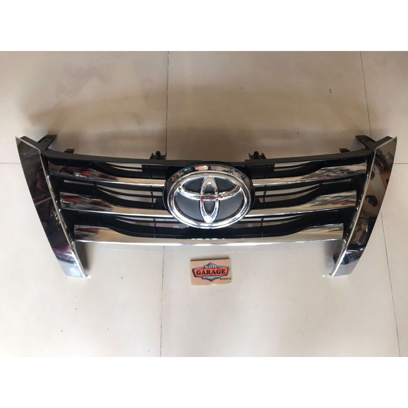 Grill toyota fortuner vrz original