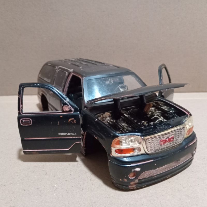 (junk) jada 1:24 Dmc yukon denali (body only)