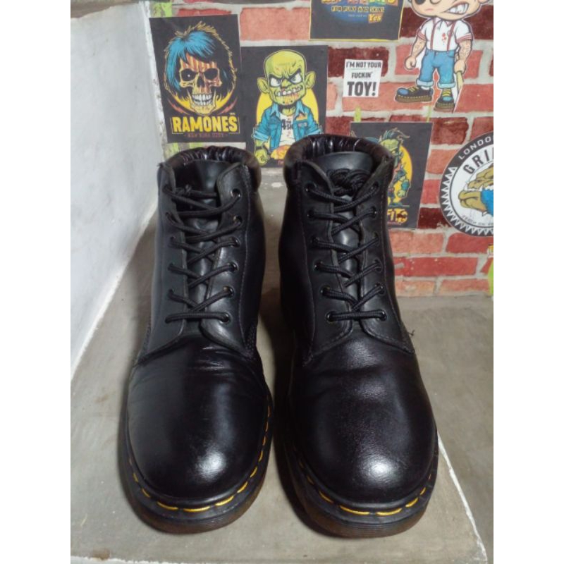 dr.martens saxon