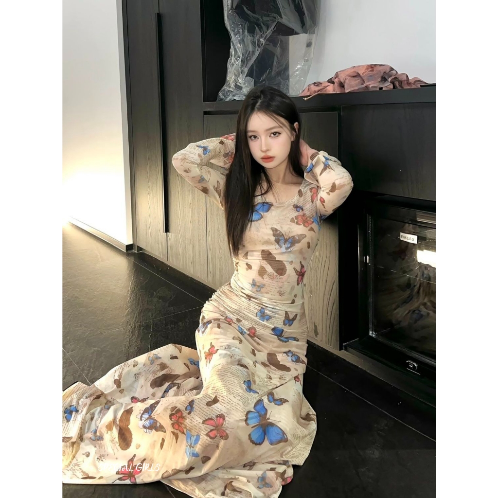 Gaun lengan panjang bergaya retro dengan motif kupu-kupu untuk cewek yang seksi.