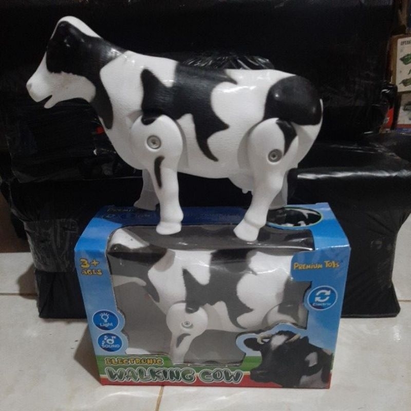 Mainan sapi jalan dan bisa bergerak ada lampu dan suara sapi