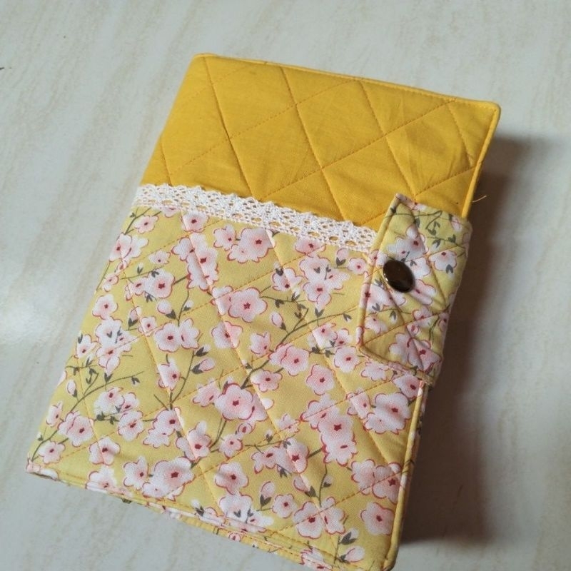 

sampul buku dg kantong di dalam