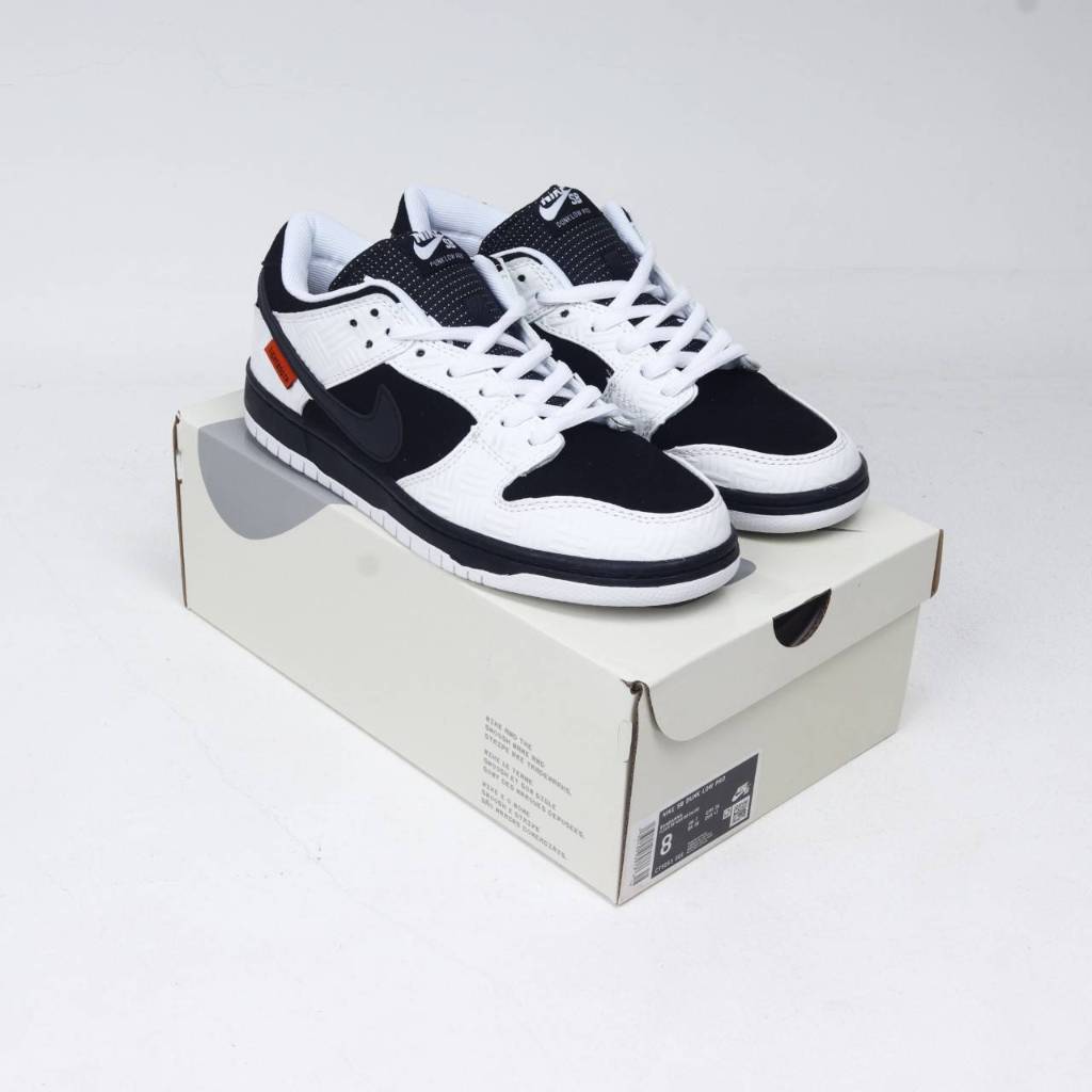 Nike SB Dunk Low Tightbooth