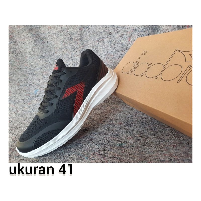 sepatu sport runing olahraga pria diadora kenichi hitam original ori asli