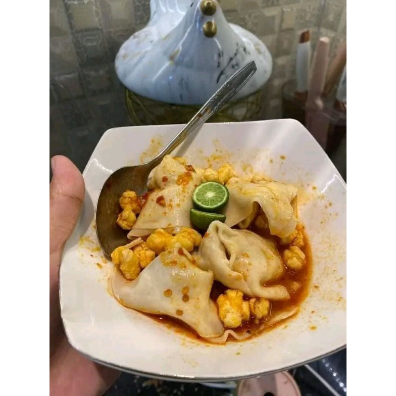 

PANGSIT AYAM CHILII OILL KEMASAN FROZEEN - Jajanan Teh Mondaa