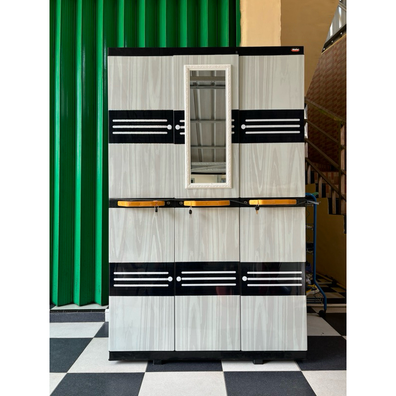 Lemari Naiba 3 Pintu Kaca Plastik