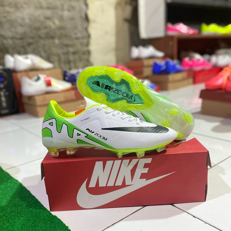 sepatu bola nike airzoom putih hijau