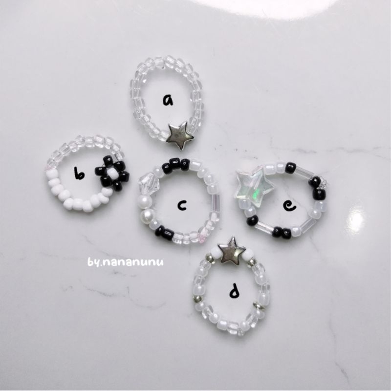 cincin hitam putih manik manik
