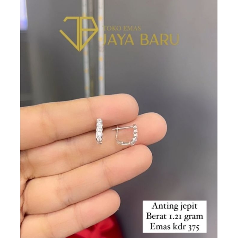 anting jepit mata  putih