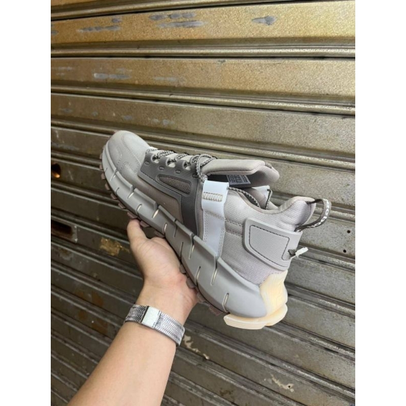 Sepatu Reebok Zig Kinetica edge Grey