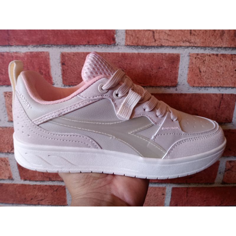SALE DIADORA Herlin