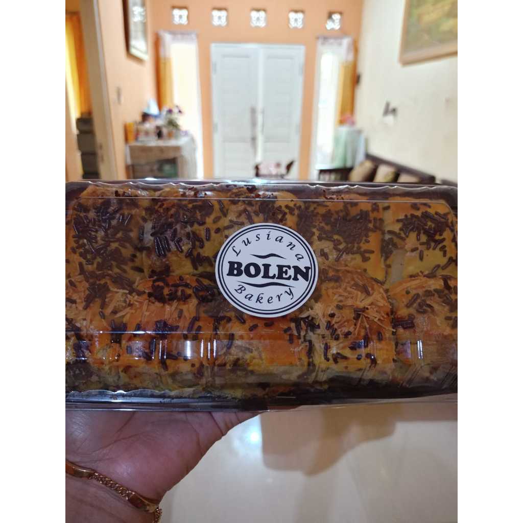 

Bolen Lusiana 1 Pack isi 10 pcs Bolen Pisang Coklat Bolen Pisang Coklat Keju Bolen Surabaya