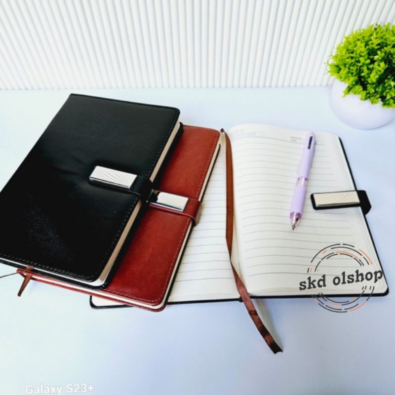 

Agenda kulit notebook kulit a5 kancing magnet (terima cetak costume logo )