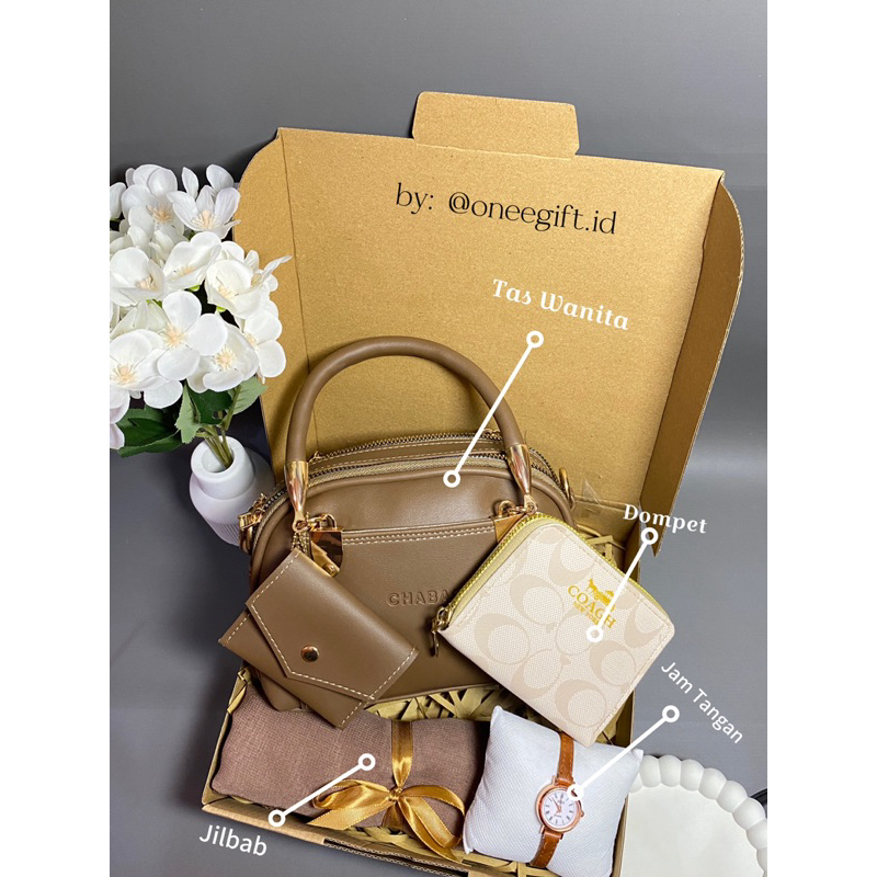 

[Hampers 3 ] Kado Hampers Gift Box Hadiah Ulang Tahun Wanita Cewek Perempuan Graduation Wisuda Anniversary Premium Aesthetic Black Hijab hampers VVIP Hamper Coklat Tas Cantik Murah