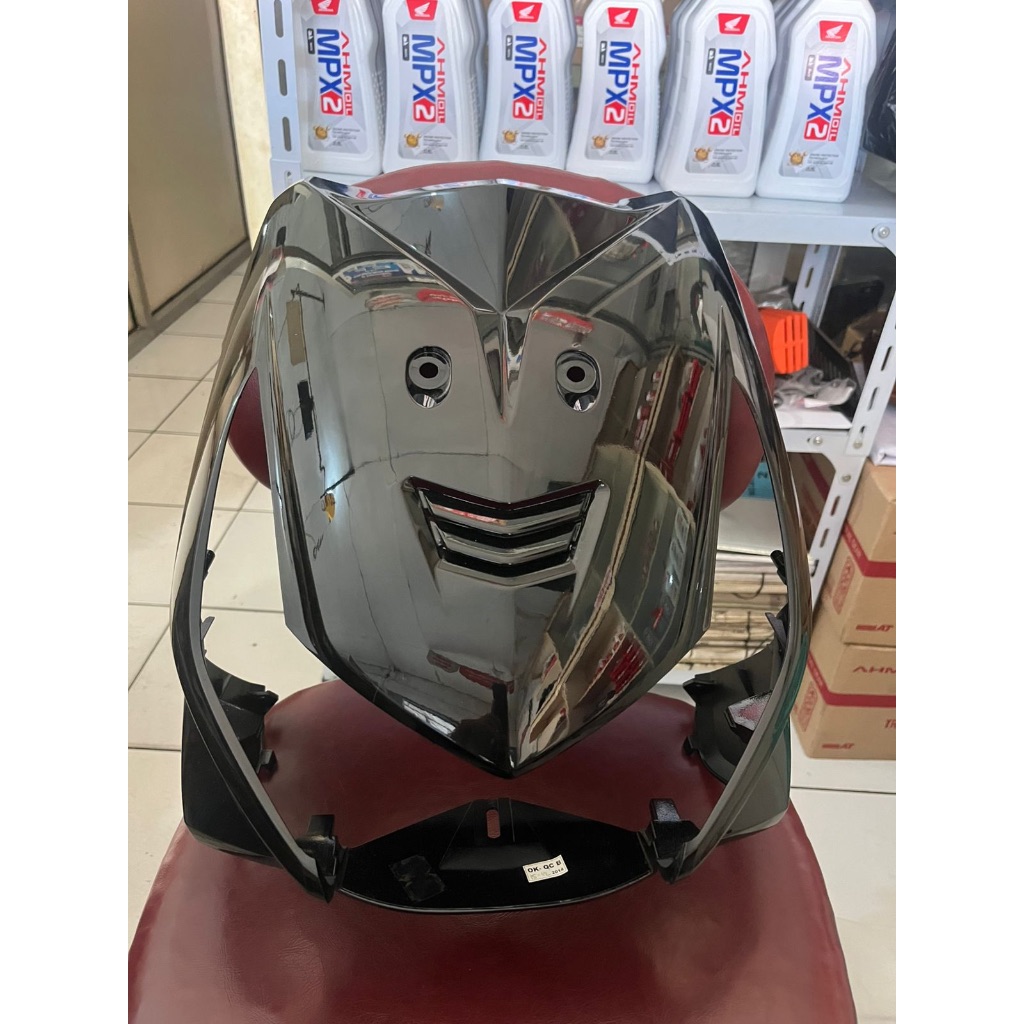 64301-KVY-960FMB Cover Front Panel Tameng Lampu Depan Beat Karbu Hitam