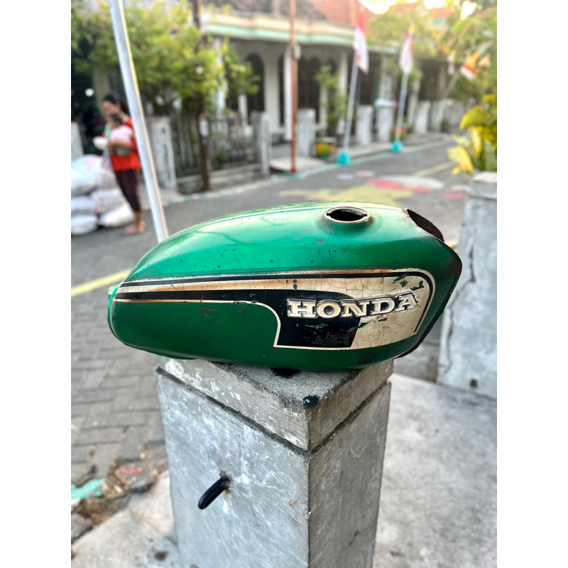 tangki cb 100 125 us original paint / tangki cb125 cb 125 orignal US cat bawaan lahir mulus