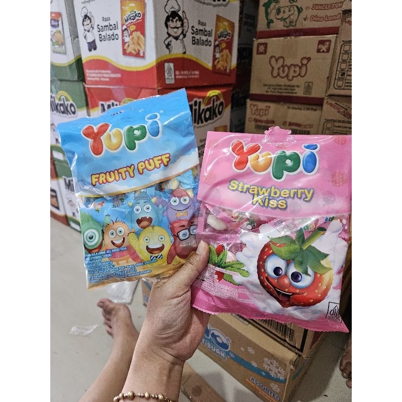 

Yupi Strawberry Kiss/ Fruty puff/Mango Bag 120 Gr