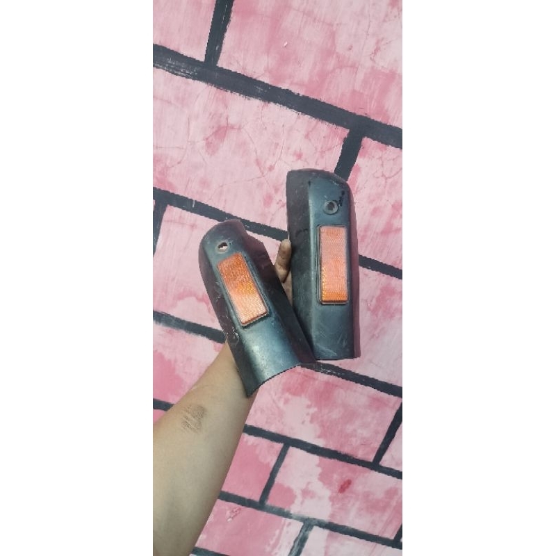 tutup shock depan suzuki crystal