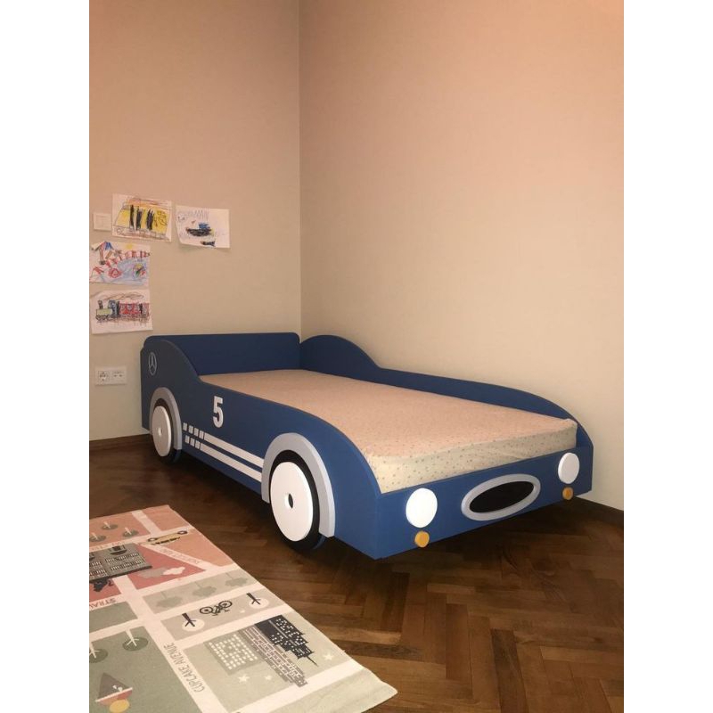 tempat tidur anak laki laki karakter mobil