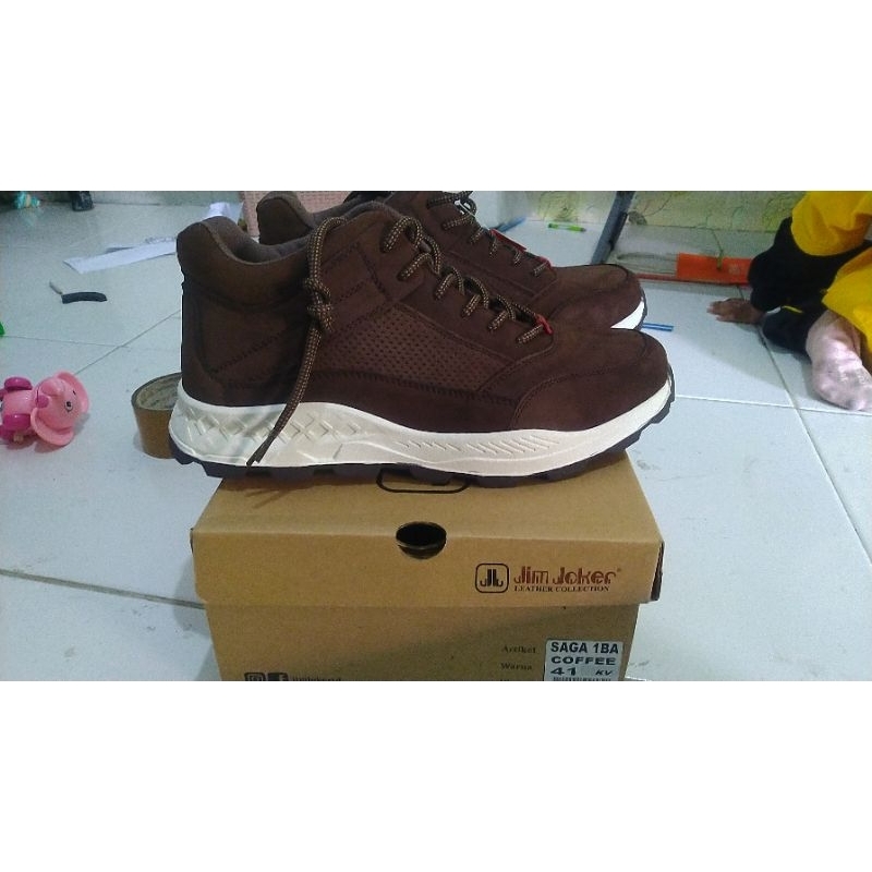 sepatu Jim joker