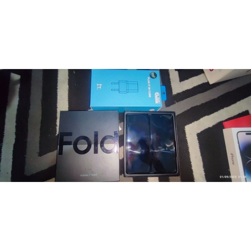 Z Fold 4 512 like new