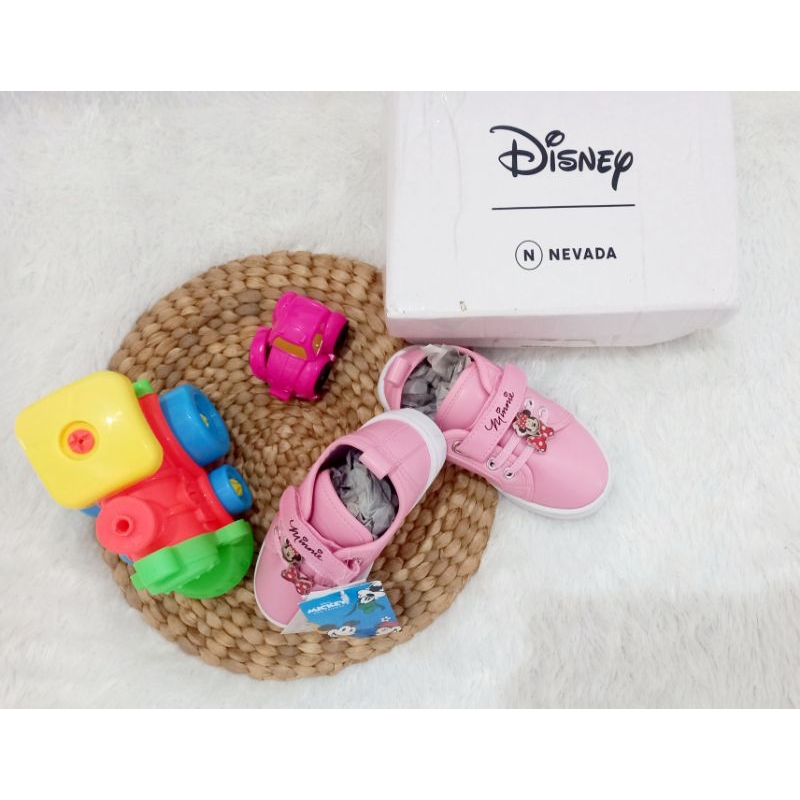 sepatu disney nevada