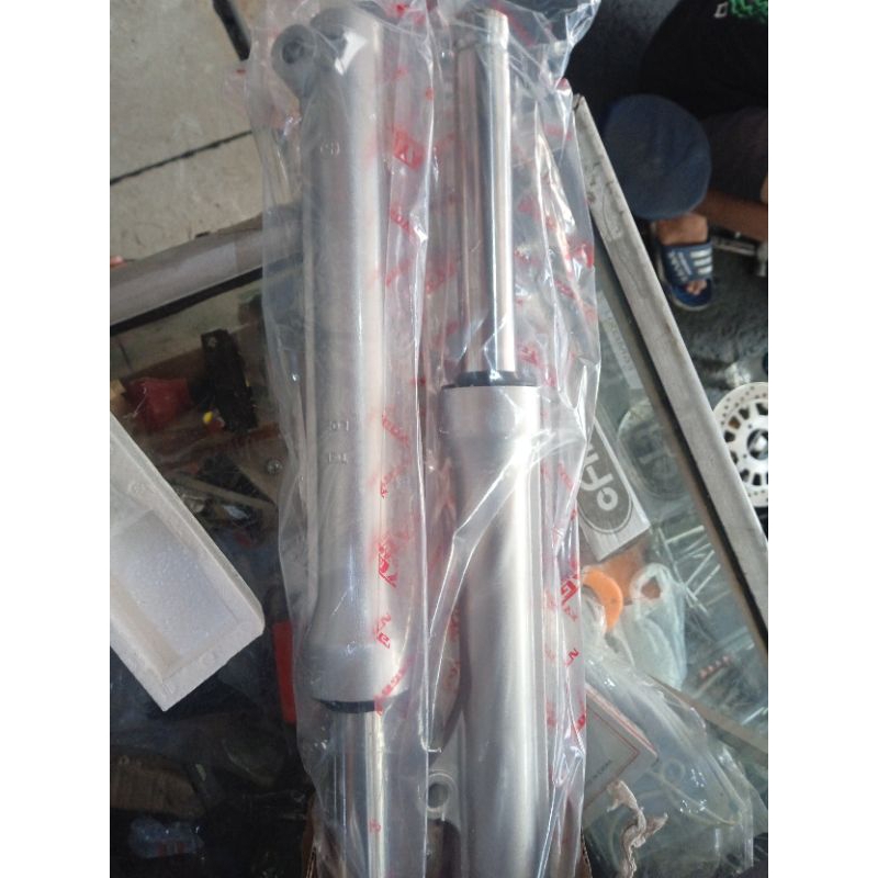 shock depan 1set FizR, vega lama 2004.