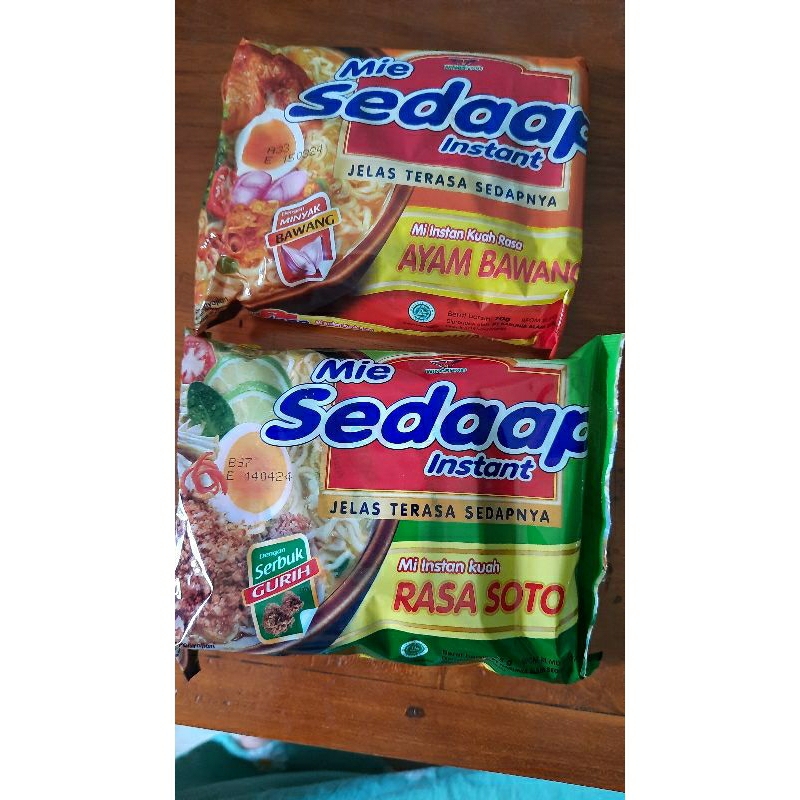 

Mie Sedaap mie instan kuah rasa soto dan ayam bawang 1pcs