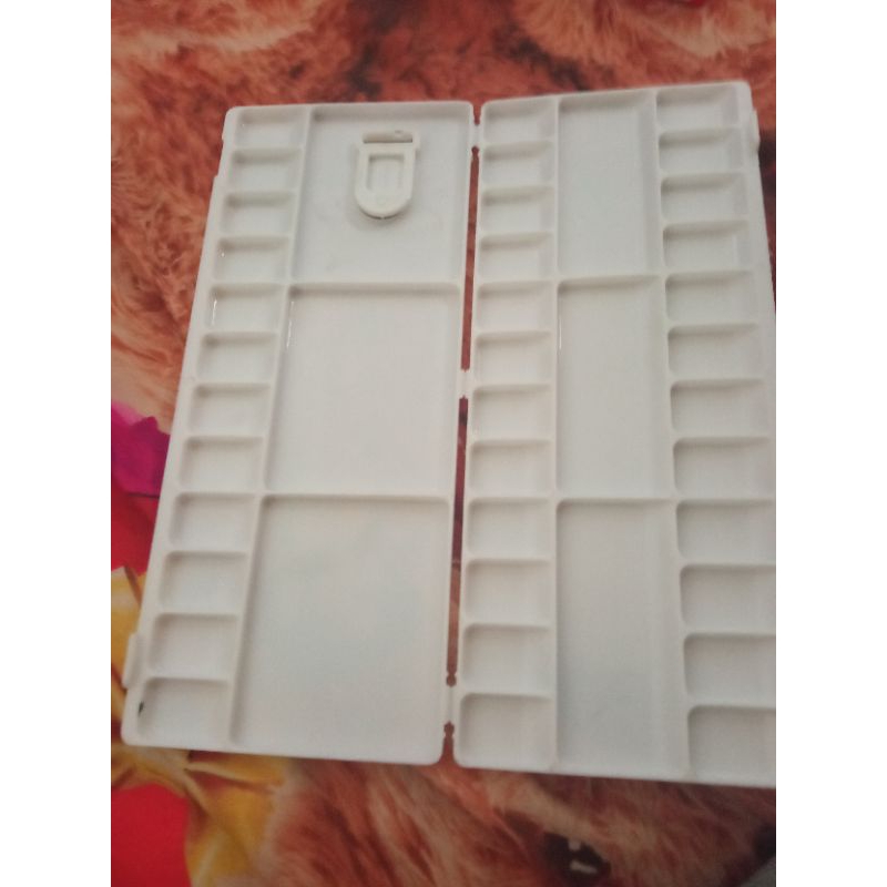 

tempat cat air palet lukis