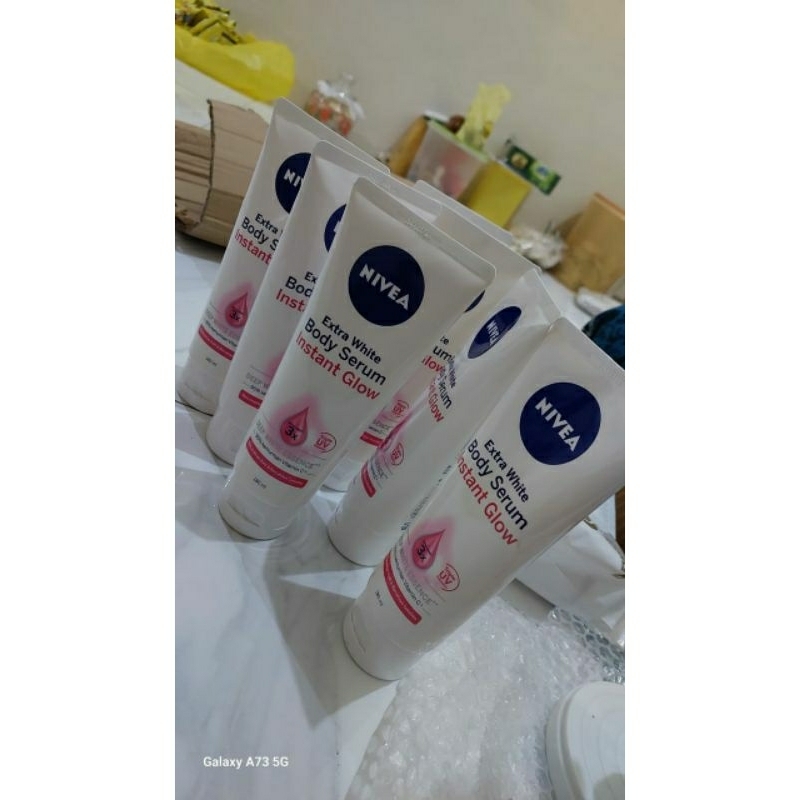 HB NIVEA INSTAN GLOW
