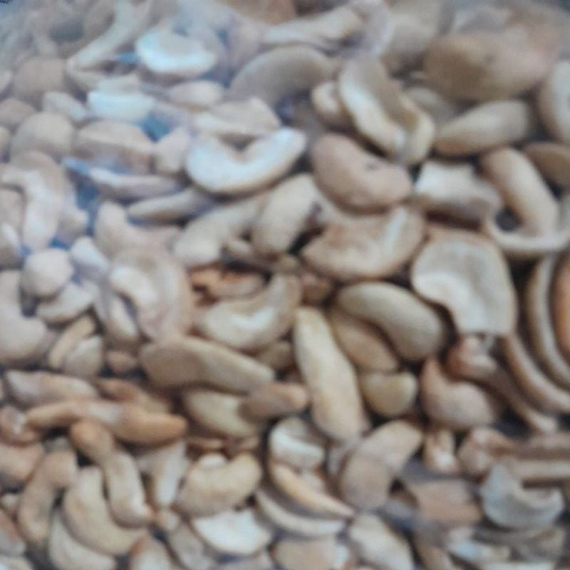 

kacang mede panggang broken 500gr