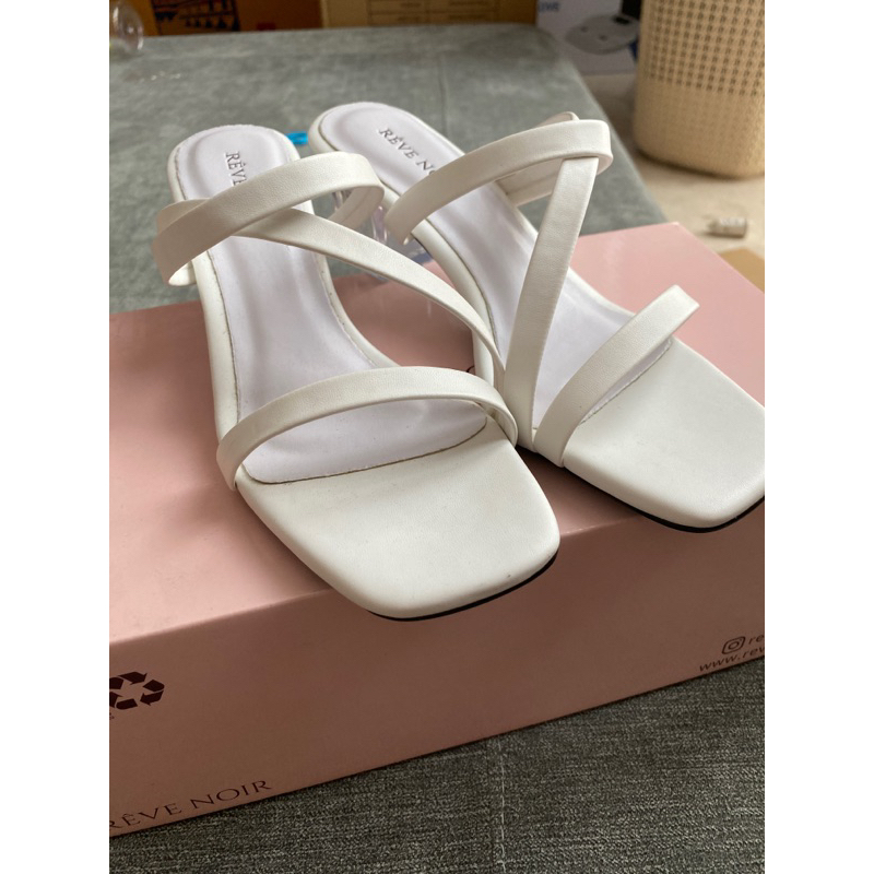 Sepatu heels perempuan merk Reve Noir