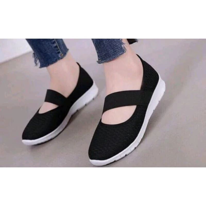 sepatu balet motif karet silang
