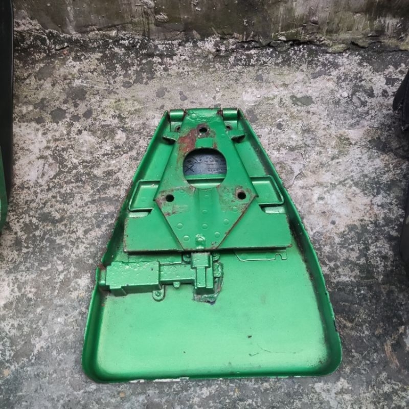 Jok Vespa PX / tatakan jok depan vespa PX