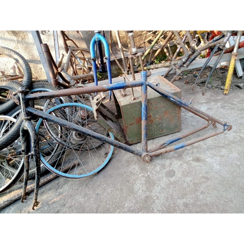 frame sepeda mtb bahan commuter bike frame fork roda 26 kondisi bekas sesuai foto warna biru