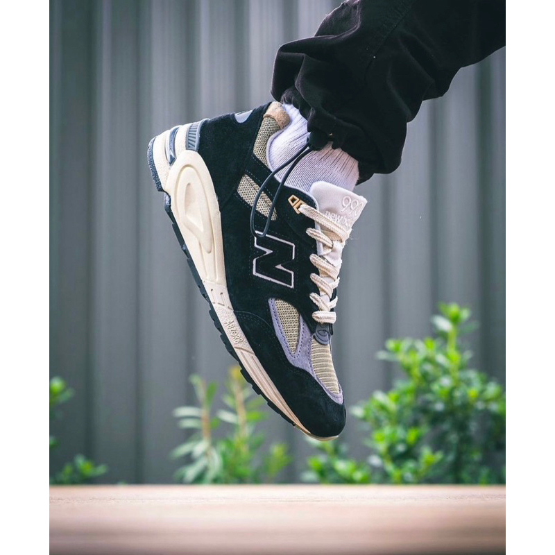 SEPATU NB 990 USA BLACK