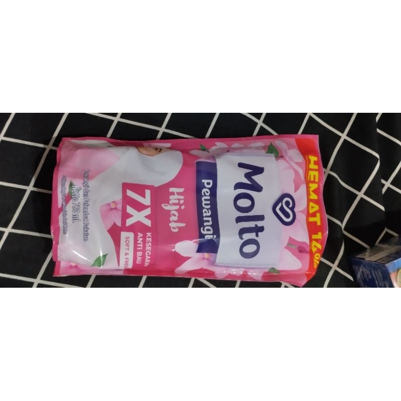 Molto pewangi 780ml