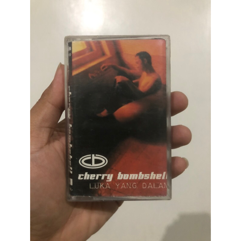 Kaset Cherry Bombshell