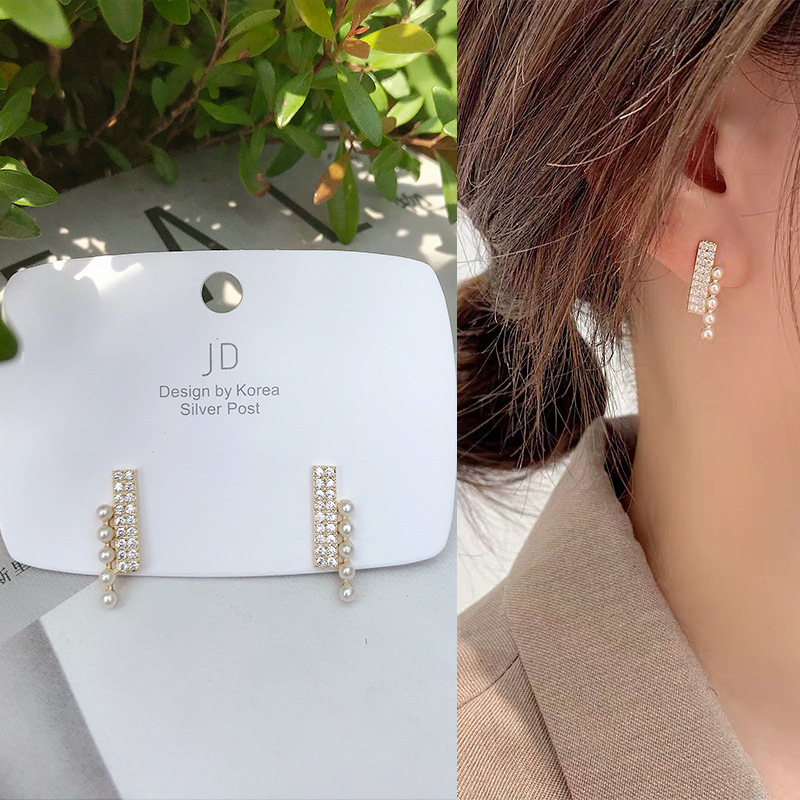 Adore - Anting Stud Wanita Manik Elegant &amp; Minimalis - 2031