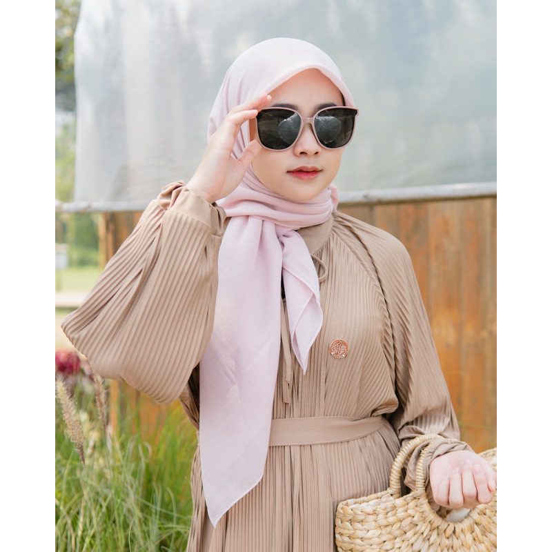 La Vierra - Hijab Segiempat Miracle Voile
