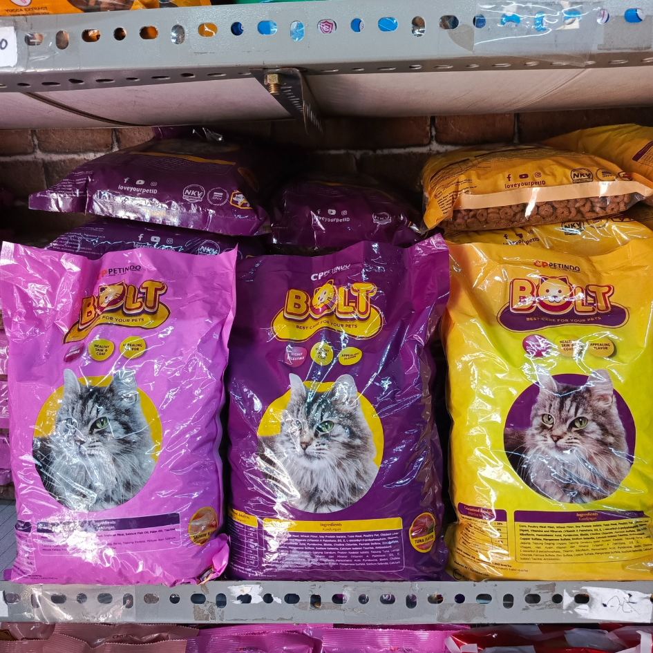 BOLT Pakan Kucing Kering 1kg | Bentuk Ikan, Donat, Salmon