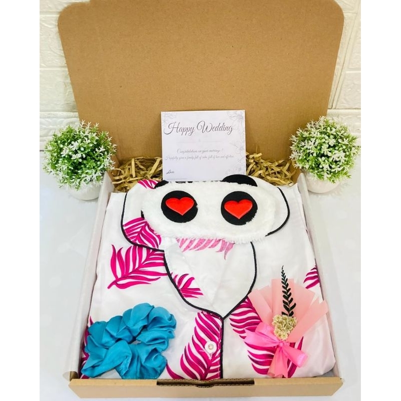 

Hampers Piyama Set Motif / Hampers Gift Box / Hampers Wedding / Kado Pernikahan / Wedding Gift / Kado ulang tahun / Birthday Gift