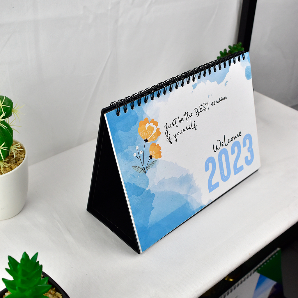 

Cetak Kalender Meja 2025 / Kalender Duduk Custom 2025 / Kalender Custom Tahun 2025 - Penyangga Linen Hitam